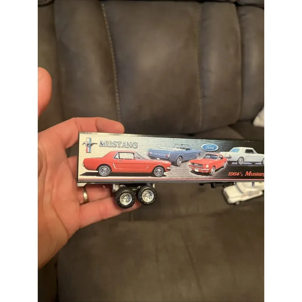 ERTL COLLECTIBLES 1964-1/2 Ford Mustang 1:64 FREIGHTLINER TRACTOR TRAILER TRUCK